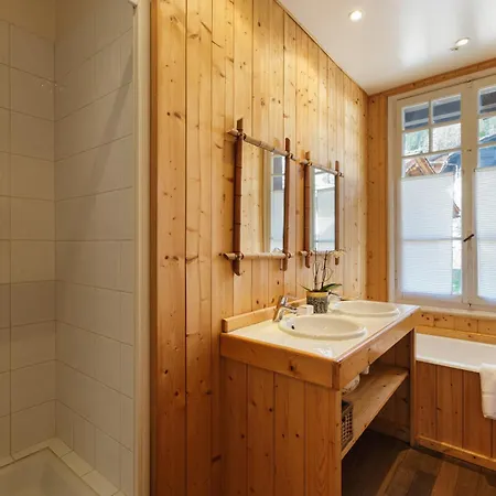 Grand Des Moussoux 6br: Terrace, Garden, Views, Sleeps 10 - Happy * 샤모니