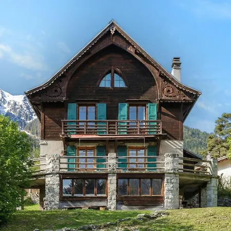 Grand Des Moussoux 6br: Terrace, Garden, Views, Sleeps 10 - Happy
